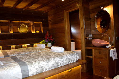 Tiare's cabin with private bathroom