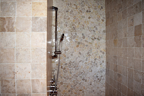 Tiare's ceramic tiles shower walls