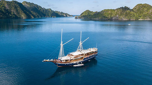 Raja Ampat luxury cruises and charters