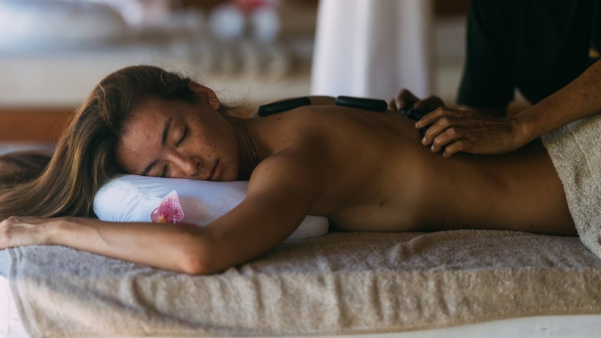 Relax and let yourself to be pampered and immerse yourself in our imaginative treatments at Awera Resort Spa Guest of Awera Resort Spa experiencing a finely-tuned menu of treatments