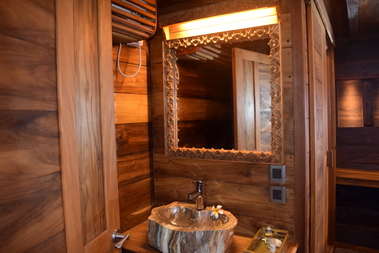 Samambaia_Liveaboard_detail_of_deluxe_cabin