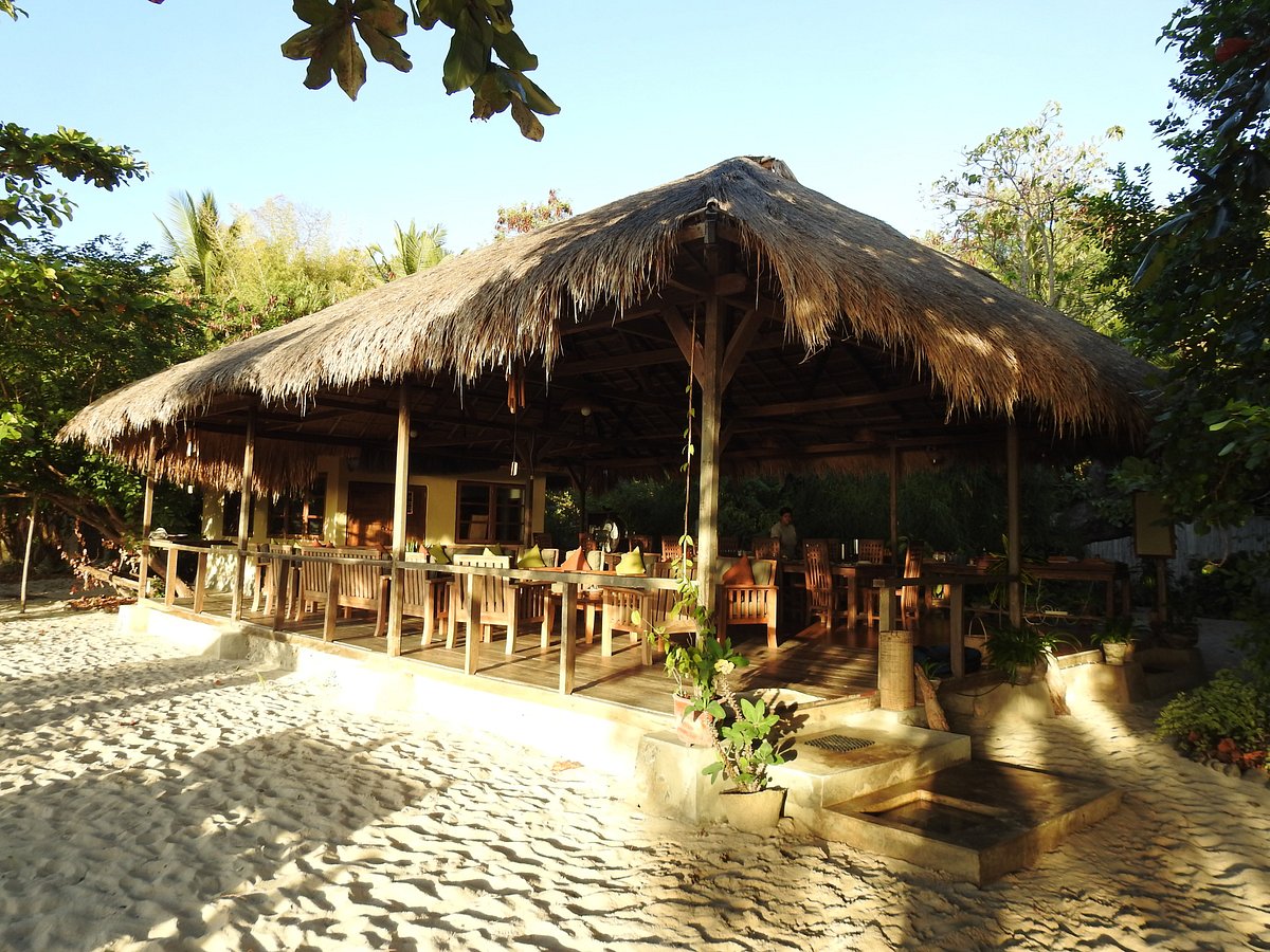 Lounge and restaurant in Alor Divers Resort