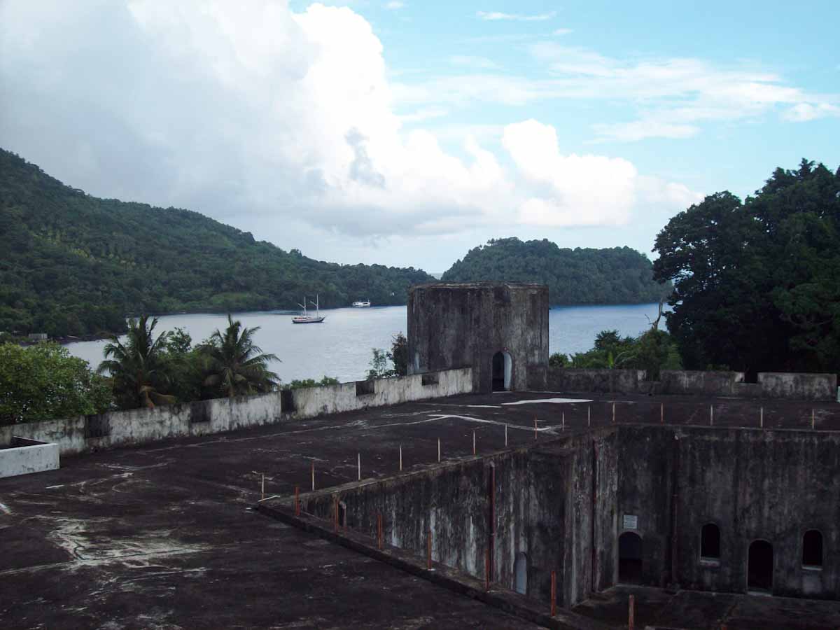 Fortress of Banda Neira and liveaboard in harbour