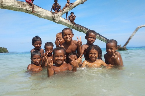 Papuan kids at Kri Eco Resort
