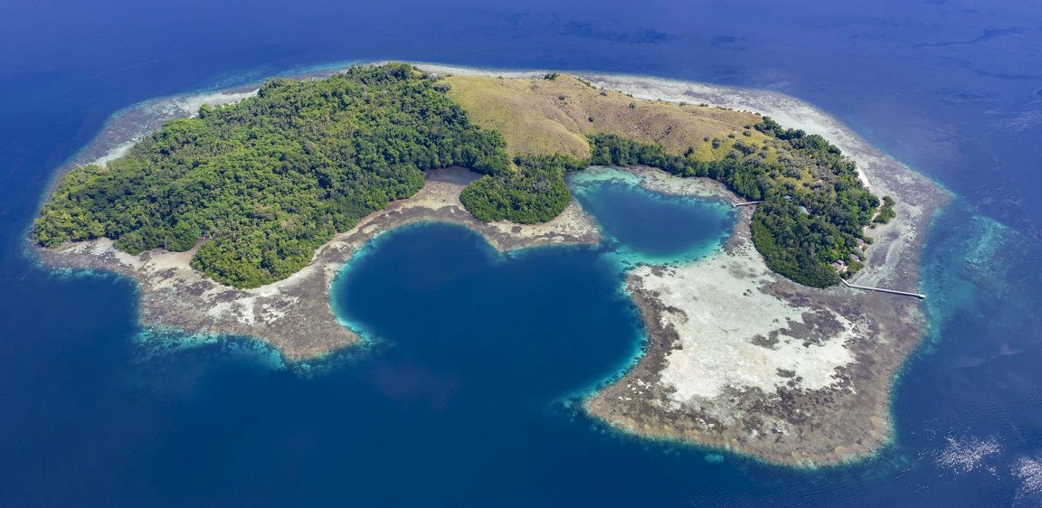 Kusu Island Resort in Moluccas Sea