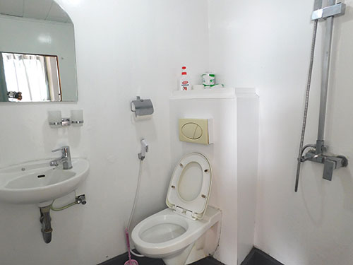 Maluku Explorer's bathroom premiun cabin