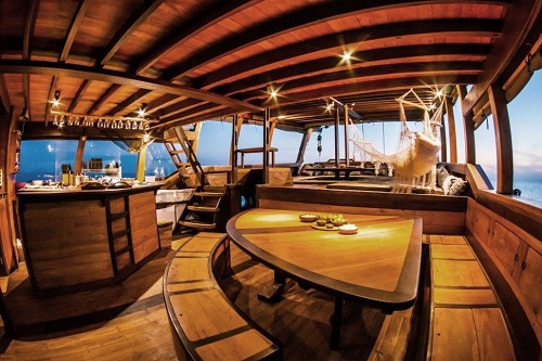 Nataraja Yacht indoors