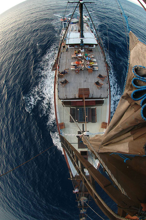 Ondina Liveaboard aerial view