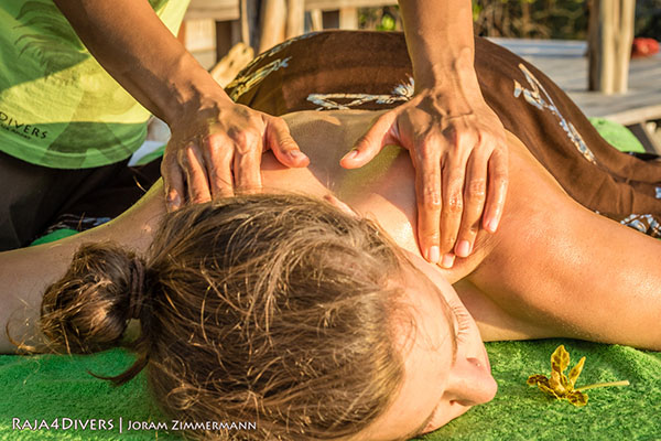 Massage and spa at Raja 4 Divers Resort