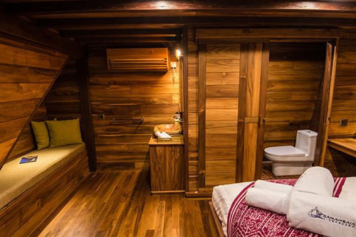 Samambaia's cabin with private bathroom en-suite