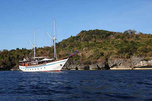 Yacht Samambaia in Forgotten Islands