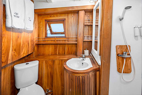 Seahorse's ensuite of deluxe double cabins 7 and 8