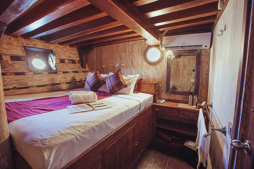 Seven Seas lower deck double cabin