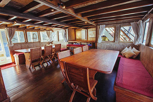 Seven Seas saloon and resto on upper deck
