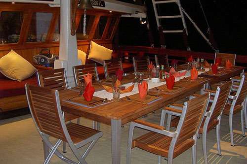 Seven Seas upper deck lounge