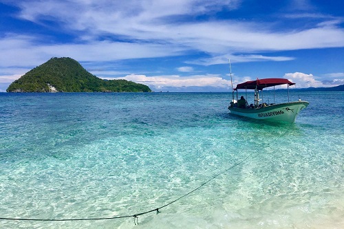 Dive boat of Sorido Bay Resort