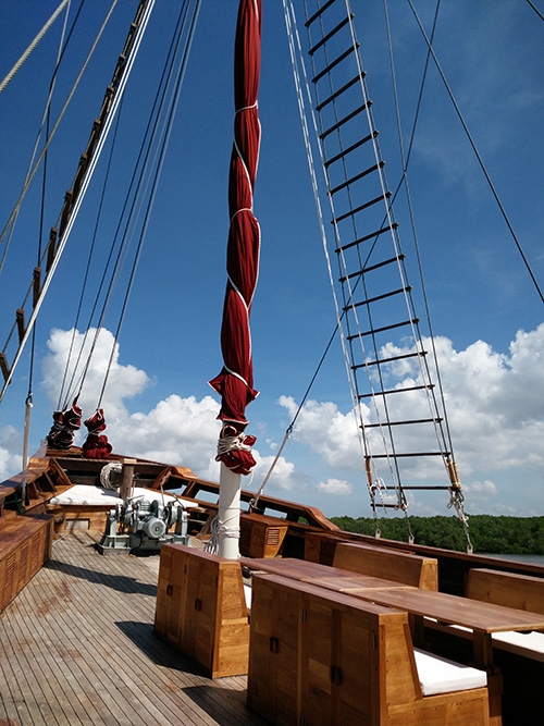 Main deck and mast detail of Tiare Cruise