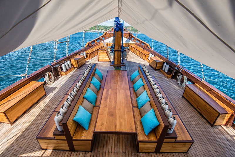 Samambaia's state of art dive deck a building project by Cruising Indonesia