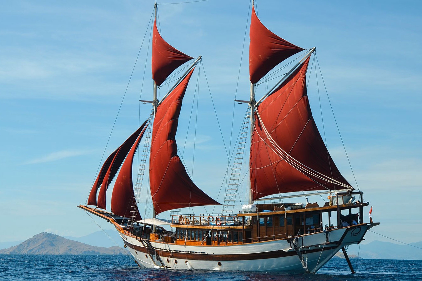 Tiare Cruise | Cruising Indonesia | The Liveaboard and Dive Specialists