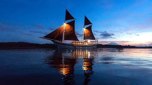 Banda Sea Last Minute Liveaboard Deals cruises for scuba divers in Banda Sea Indonesia