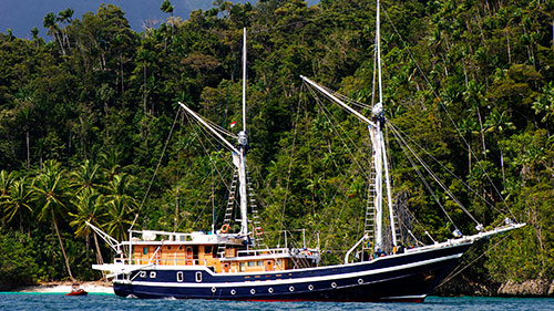 Banda Sea Last Minute Liveaboard Deals cruises for scuba divers in Banda Sea Indonesia