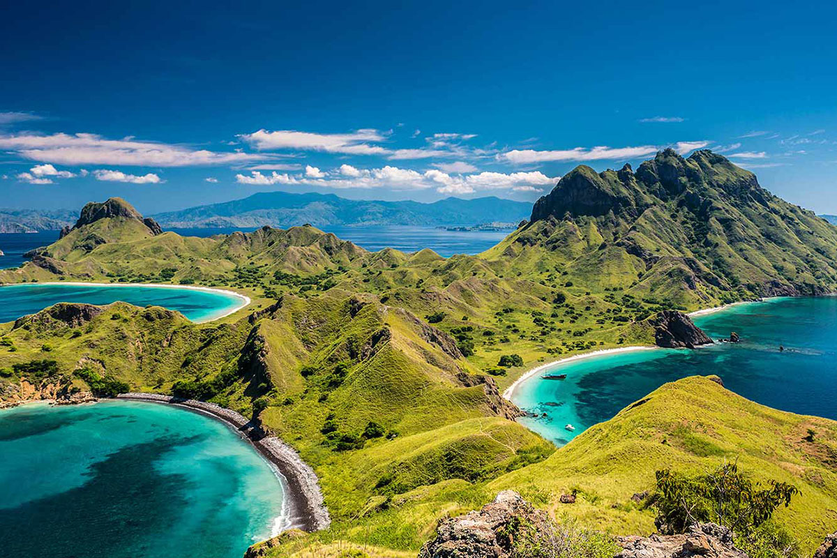 Cruising Indonesia develops tailor-made trips for customers. The preparation of the program takes place in coordination with the customer, who can thus express their requests and see them fulfilled. Nothing like travel packages that are all the same, often banal and perhaps even more expensive in the end.