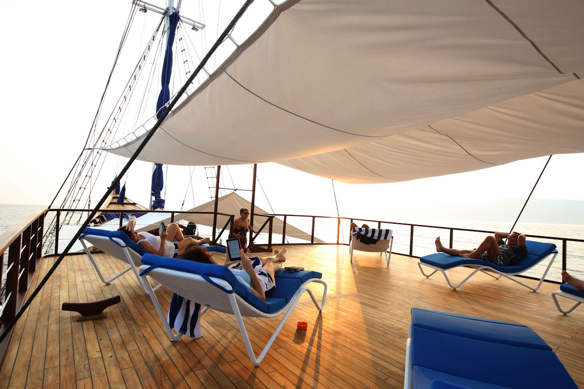 Samambaia Liveaboard sun deck