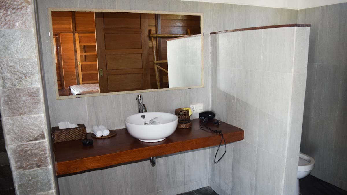 Derawan Islands dive resort bath-rooms