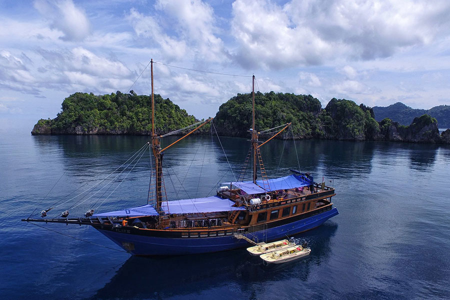 Ilike charters Cruising Indonesia

