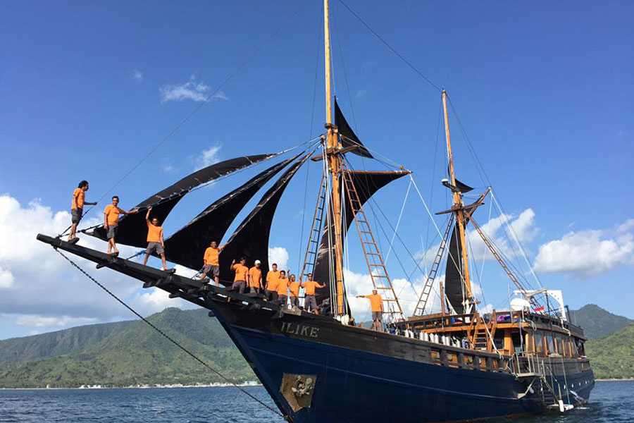 Ilike cruises for divers in Flores
