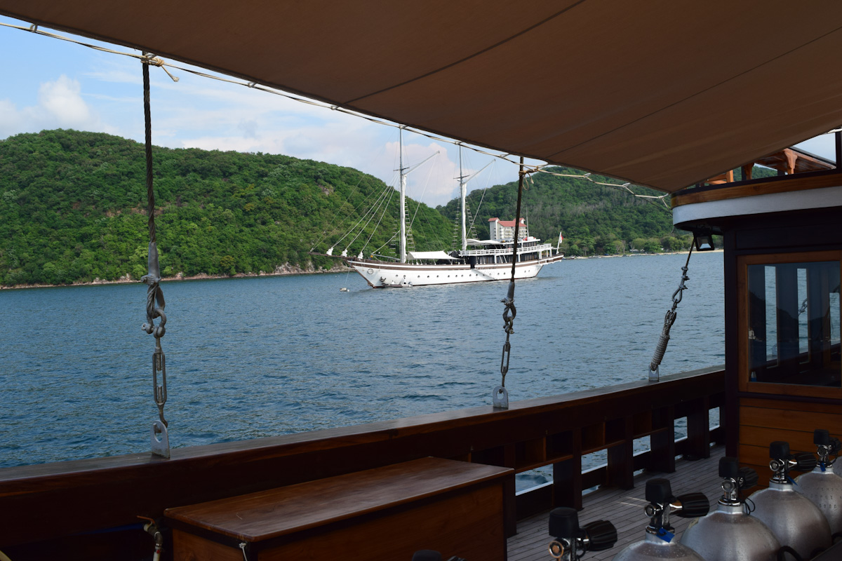 Zen Liveaboard seen from Samambaia Liveaboard in Komodo