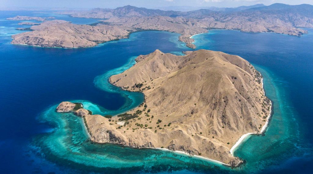 Dive cruises in Komodo with Mermaid Liveaboard
