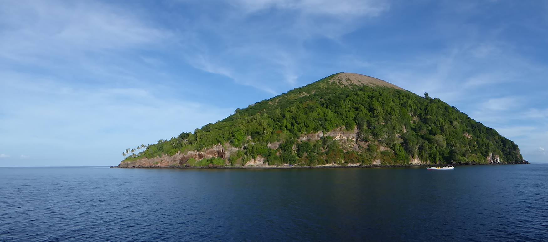 Dive cruises in Banda Sea with Pindito