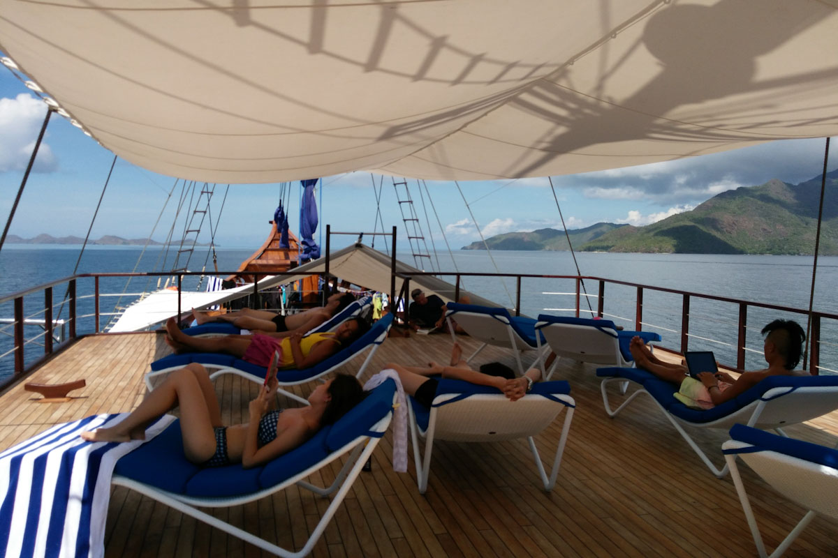 Dive cruises in Raja Ampat with Samambaia
