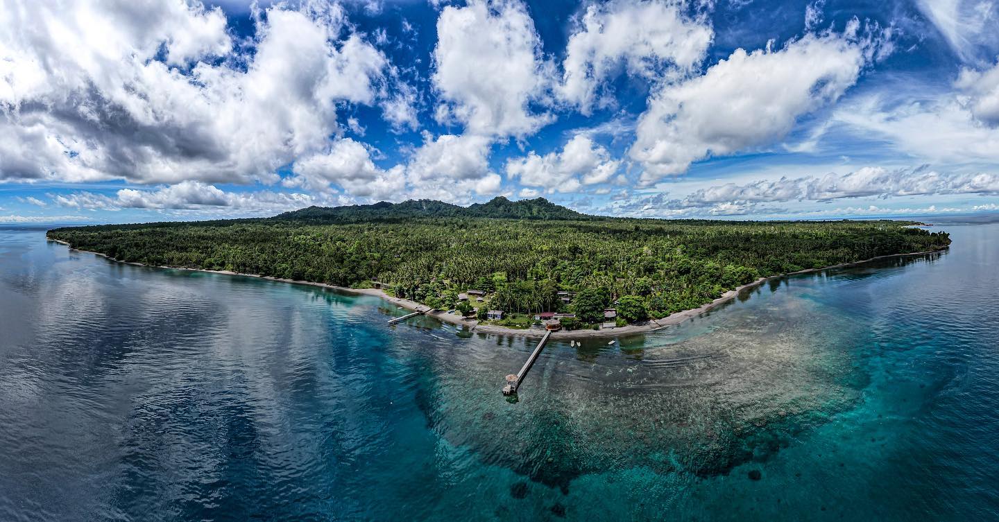 Una Una dive resort in Togians