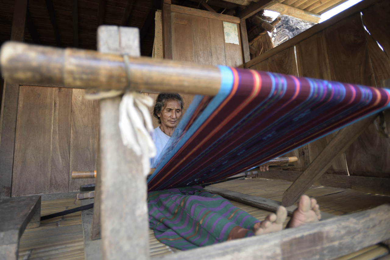 Women of Flores Island weaking ikat

