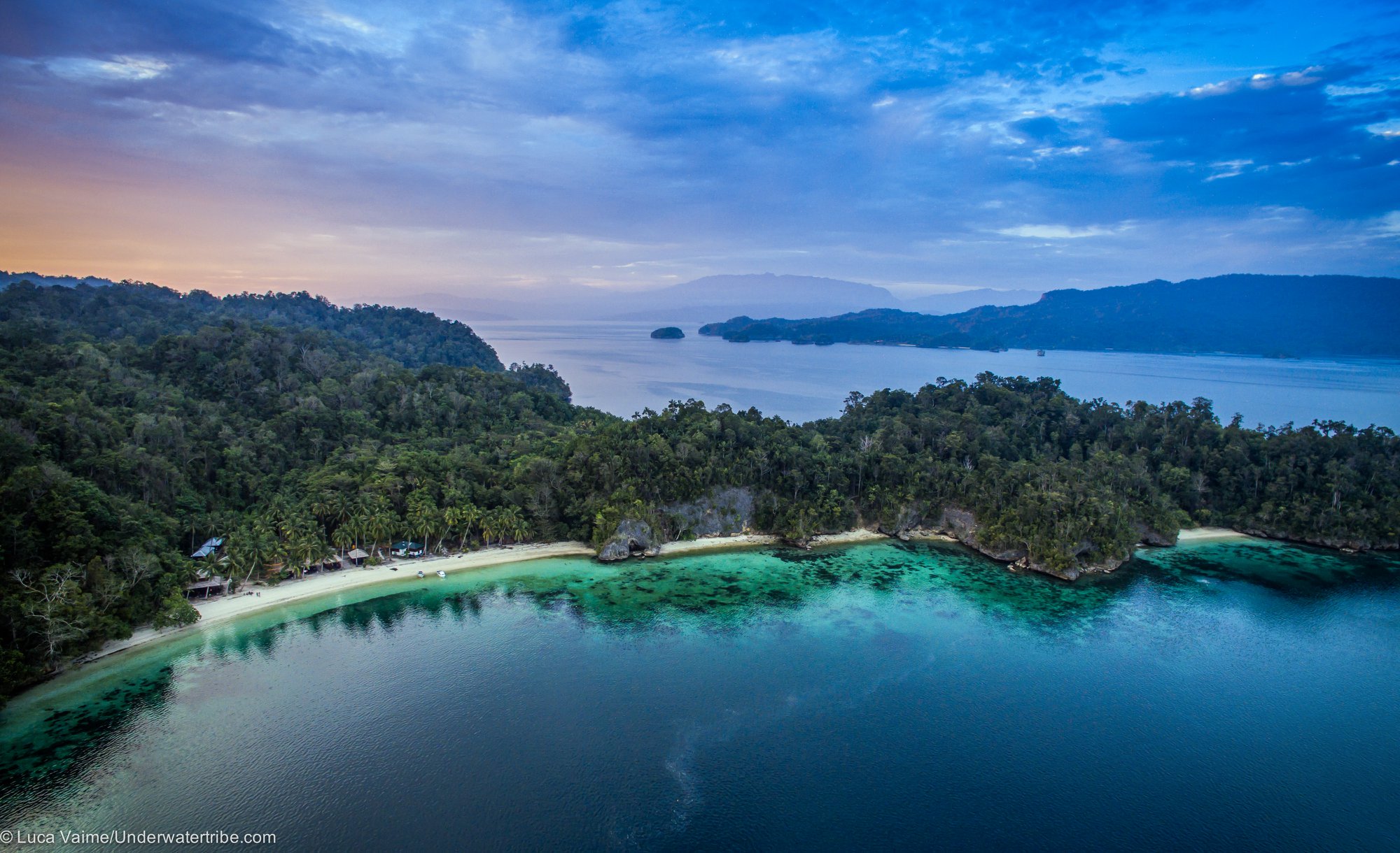 Resort location of Triton Bay Divers
