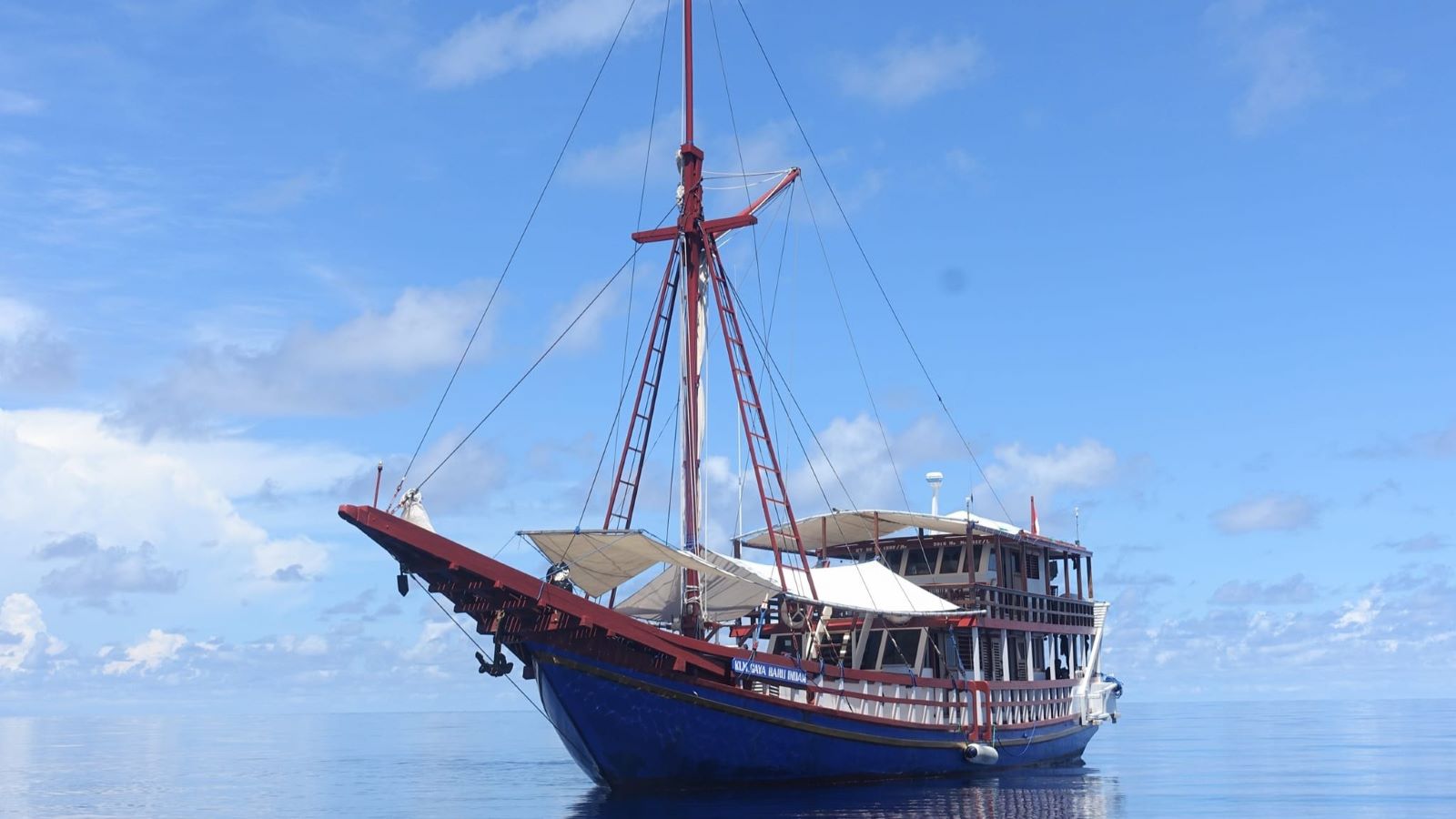 Liveaboard diving on Gaya Baru Indah